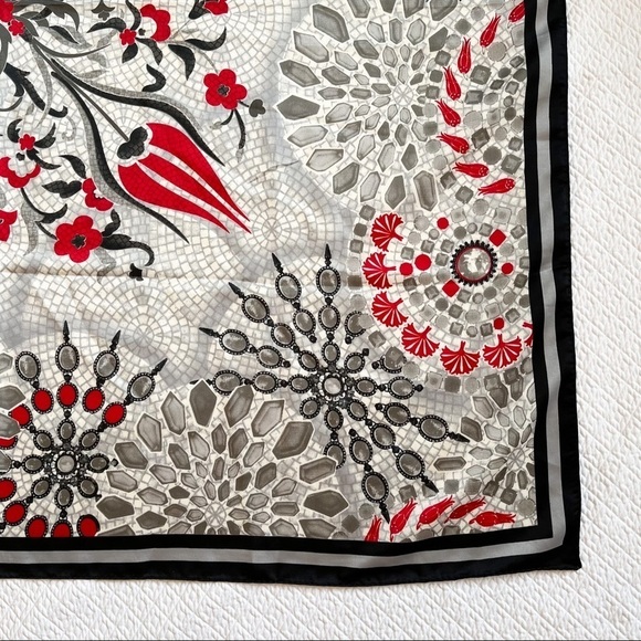 Beautiful Scarf - Picture 3 of 7